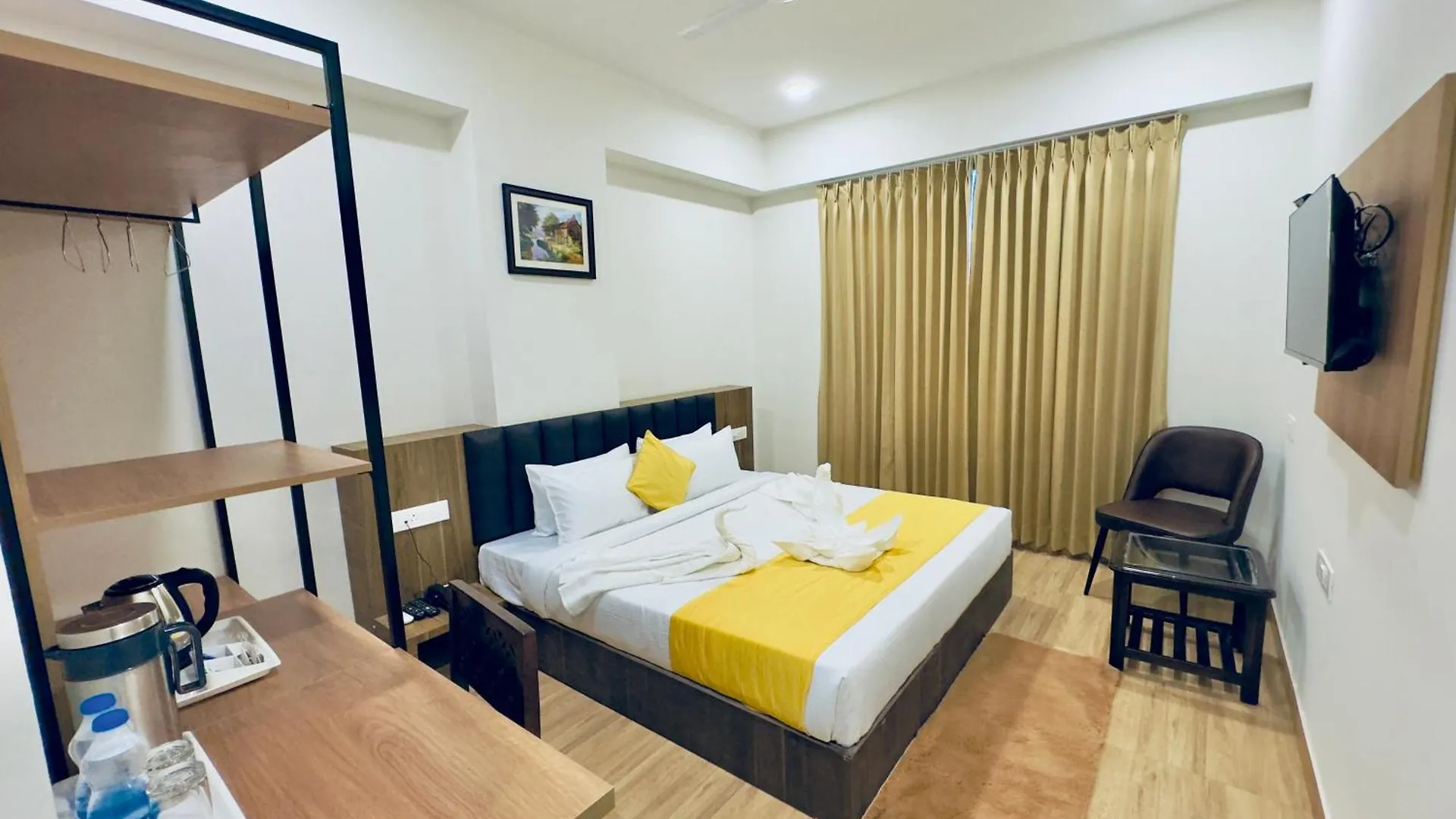The Glance Inn Udaipur By Naina Staycation - Rooftop Swimming Pool ! Prime Location ! Most Awarded ! Big Parking ! インド