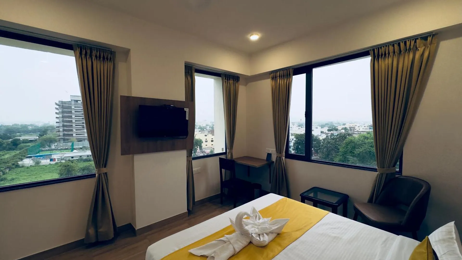 ホテル The Glance Inn Udaipur By Naina Staycation - Rooftop Swimming Pool ! Prime Location ! Most Awarded ! Big Parking ! インド