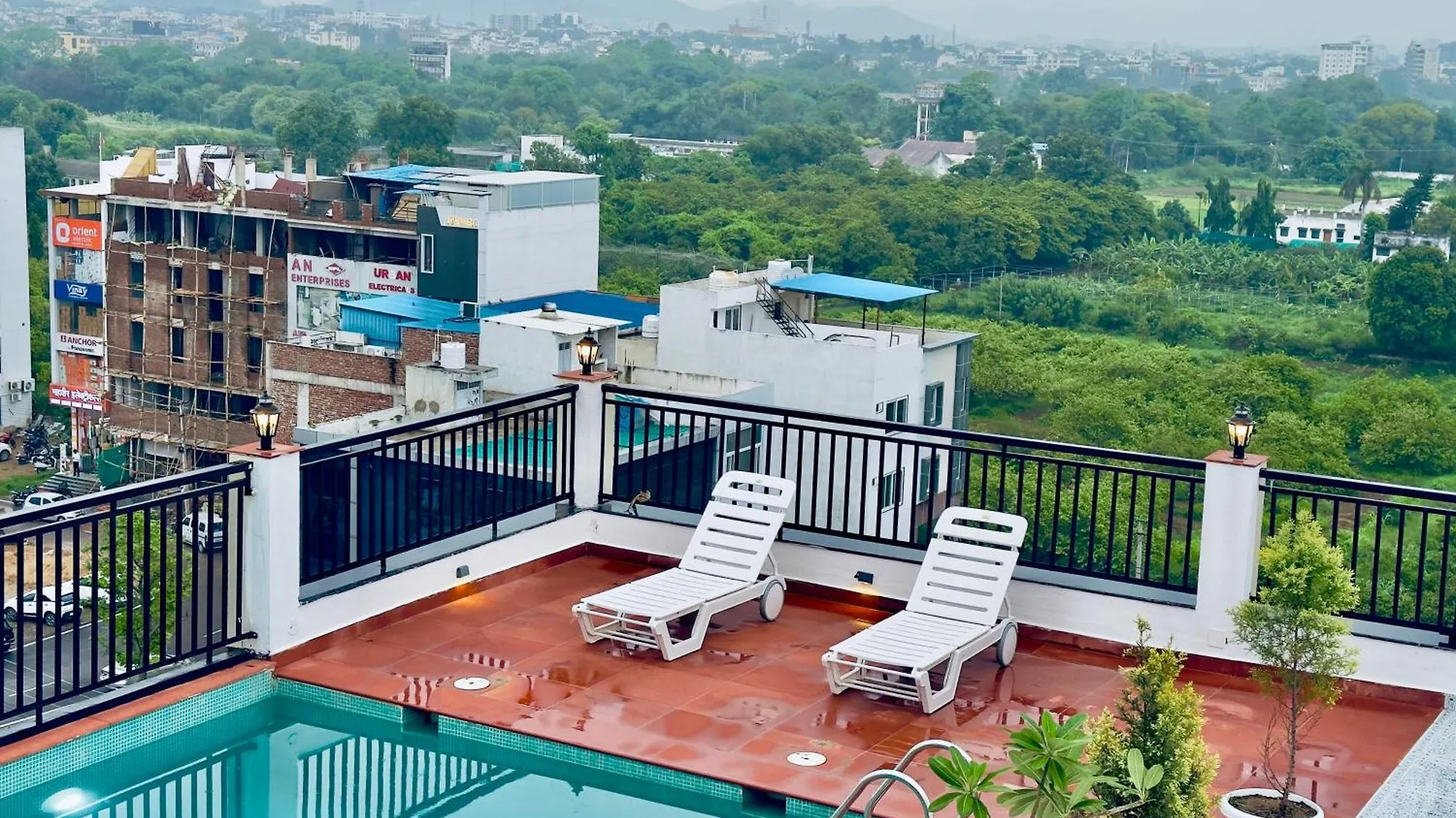 The Glance Inn Udaipur By Naina Staycation - Rooftop Swimming Pool ! Prime Location ! Most Awarded ! Big Parking ! インド