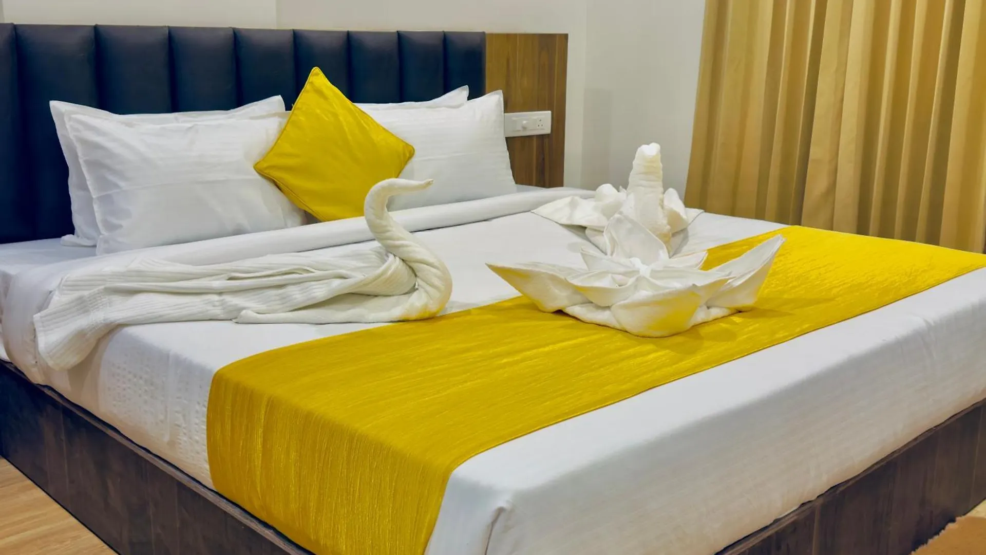 The Glance Inn Udaipur By Naina Staycation - Rooftop Swimming Pool ! Prime Location ! Most Awarded ! Big Parking ! インド